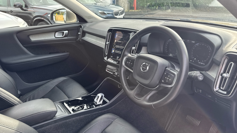 Volvo Xc40 2.0 B4P Inscription 5dr AWD Auto Petrol Estate